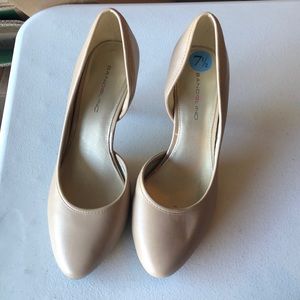 Nude pumps size 7.5